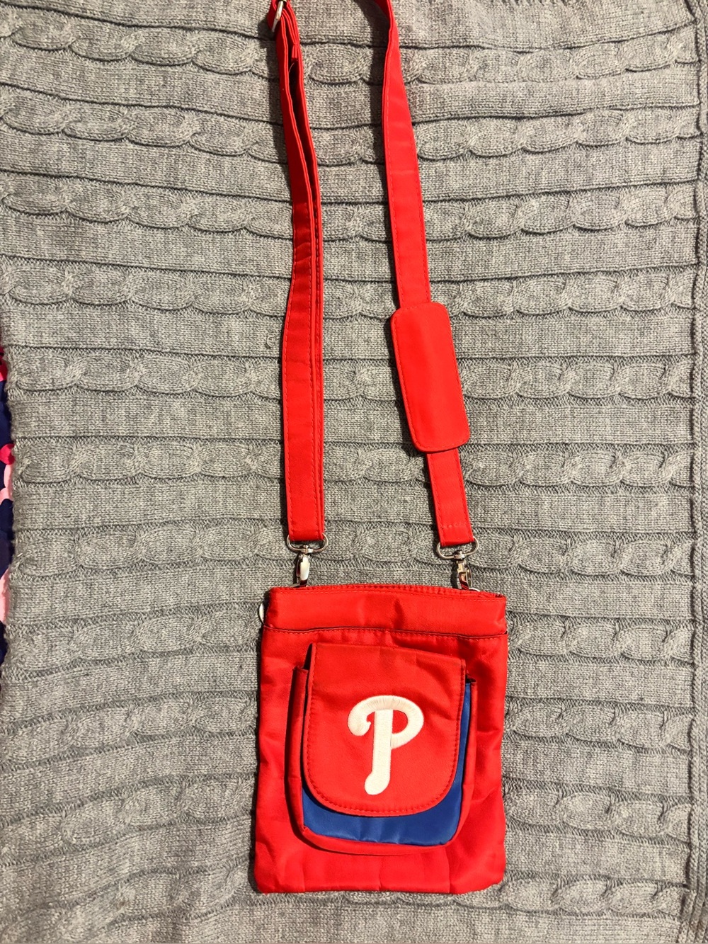 Officially licensed MLB Pro-FAN-ity by Littlearth Phila Phillies crossbody